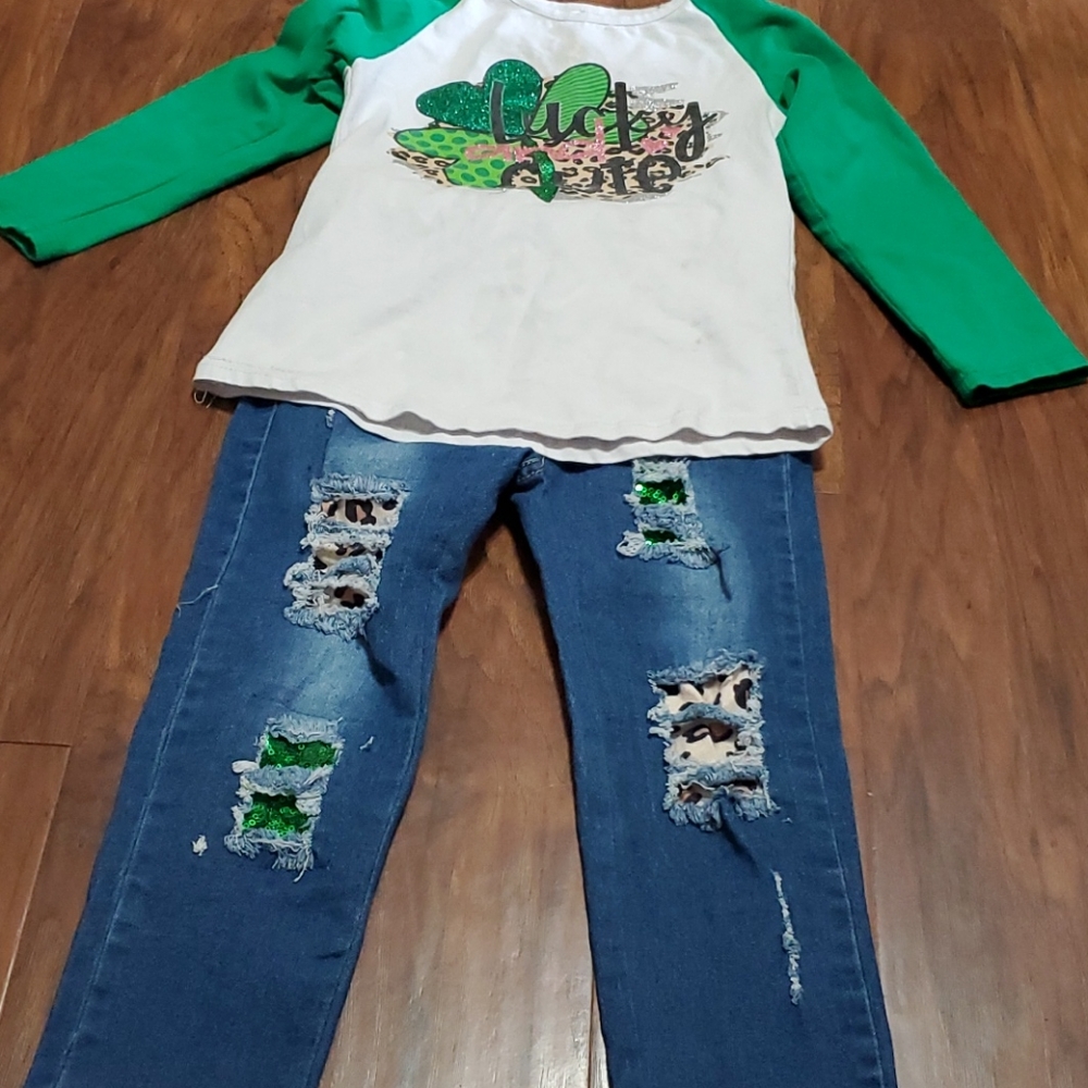 ❤ 8 for $20 blowout sale! Girls size 5/6 outfit.